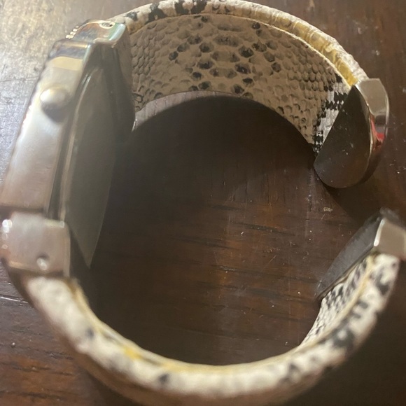 CHICO'S SILVER TONE
CUFF/BANGLE STYLE ladies watch - Picture 4 of 11